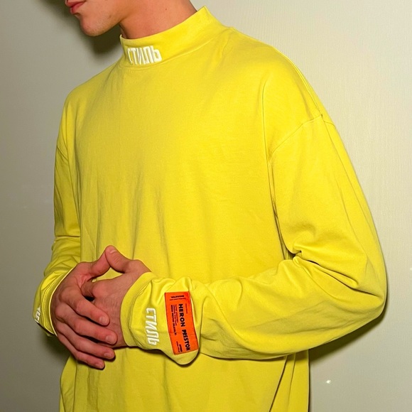 ⚡️🚧 HERON PRESTON ⚡️🚧 Brand New Yellow Turtleneck